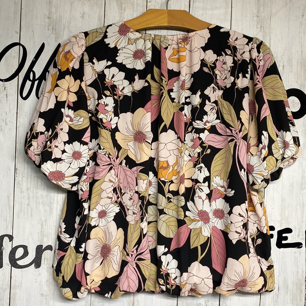 Pleione Floral Balloon Sleeve Cropped Top Medium - Picture 5 of 6